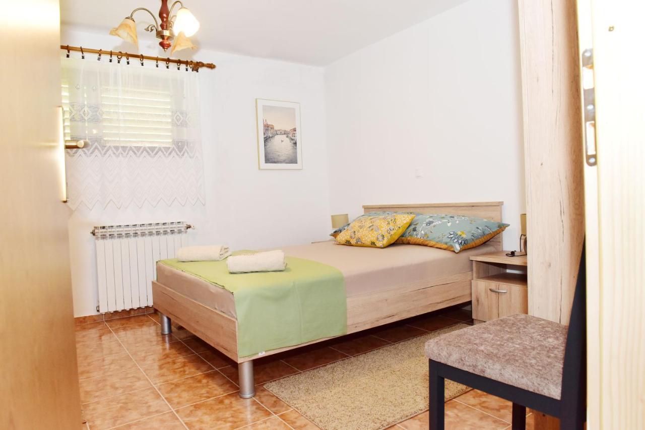 Apartman Bingo Josipdol Exteriör bild