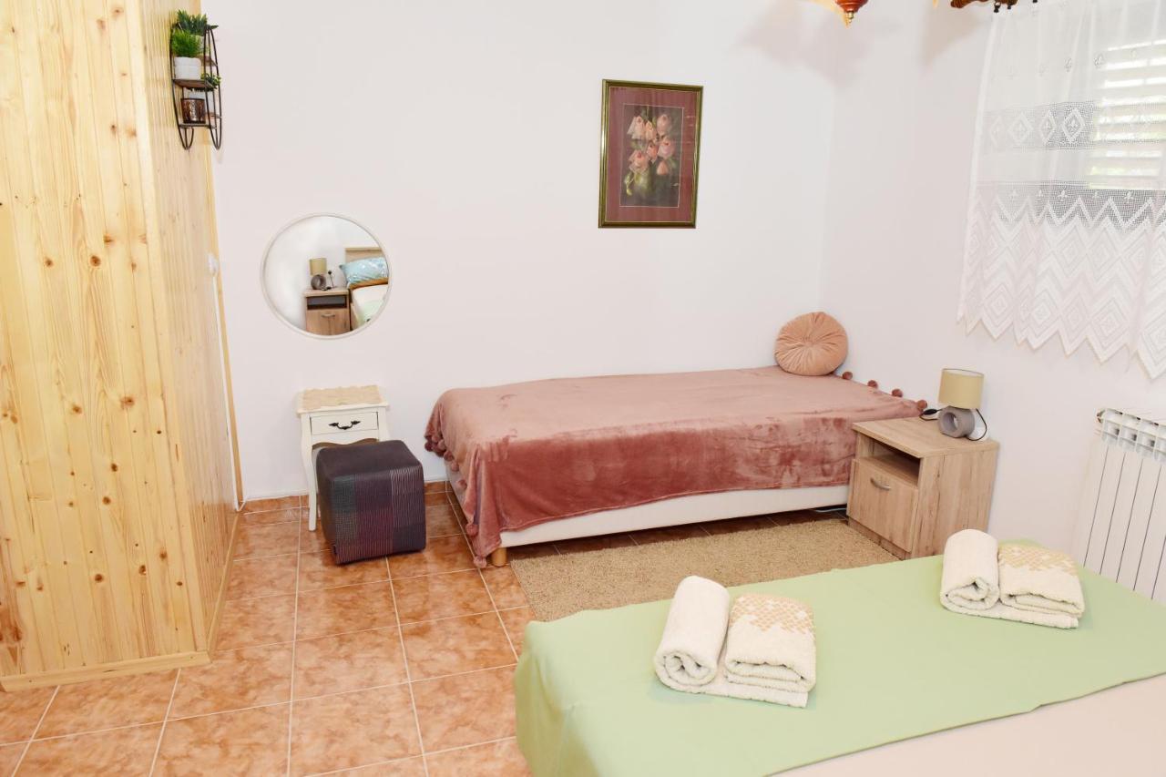 Apartman Bingo Josipdol Exteriör bild